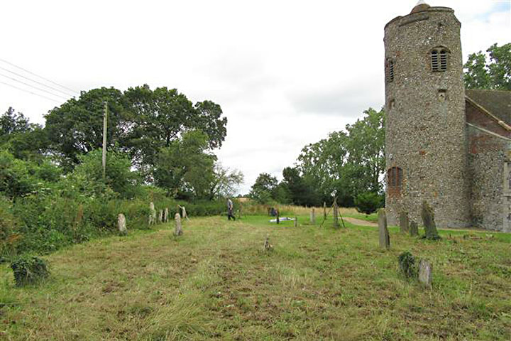 Hemblington Churchyard